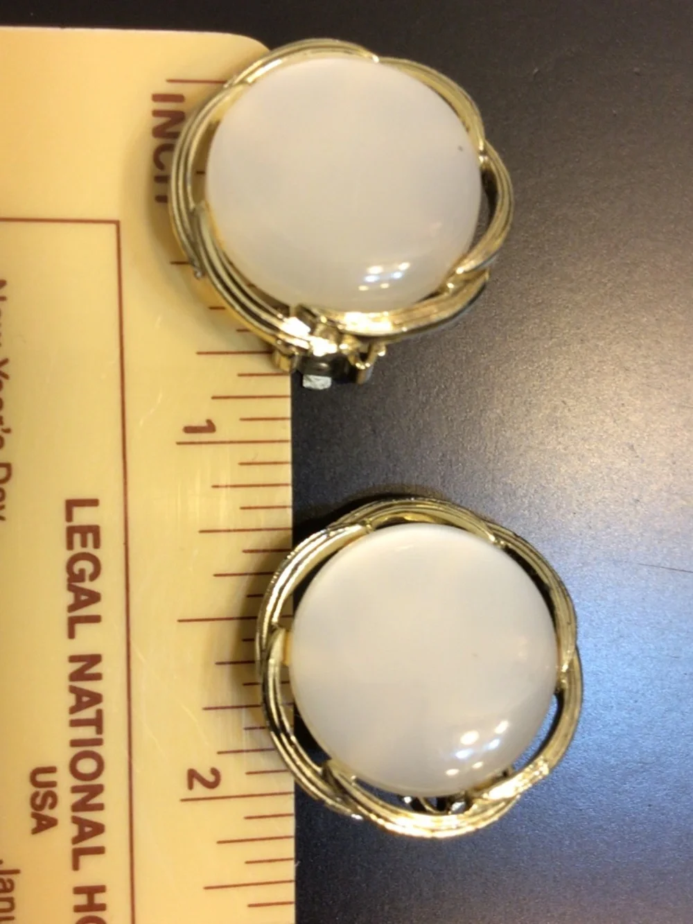 Vintage 60s Lisner Round Gold-Tone Thermoset Pearlized Cabochon Clipon Earrings